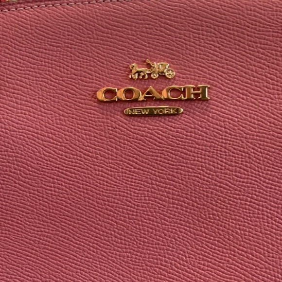 Beautiful Coach purse that is in EGUC. - Picture 2 of 9